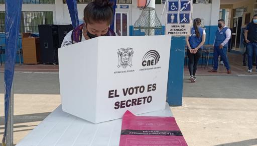 Una mesa de atención preferente en las elecciones de 2023.