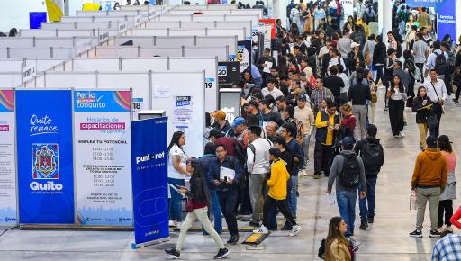 Fotografía de archivo de una feria de empleo organizada por ConQuito en julio de 2025.