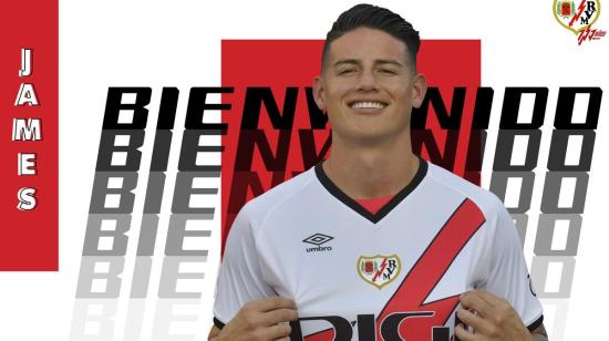 James Rodríguez luce la camiseta del Rayo Vallecano durante su presentación, el lunes 26 de agosto de 2024.