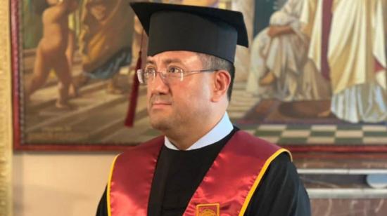 Según Michael Hernández, Iván Saquicela recibió un doctorado honoris causa financiado por una empresa privada.