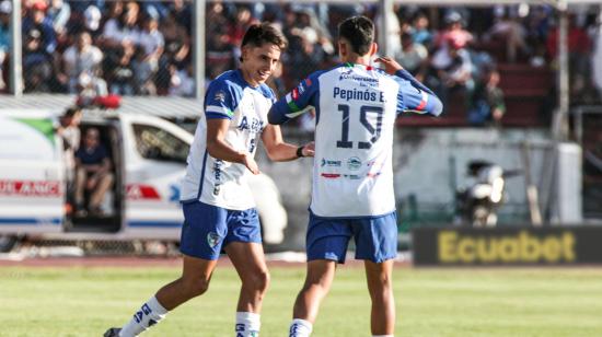 Jugadores de Imbabura, durante un partido de LigaPro en Ibarra, el 14 de septiembre de 2024.