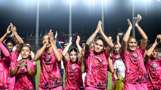Las jugadoras de Dragonas IDV festejan una victoria en la Copa Libertadores femenina de Paraguay, el domingo 13 de octubre de 2024.