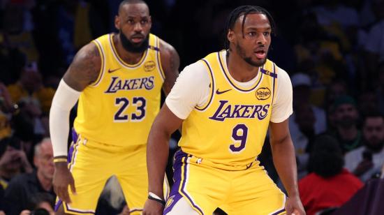 LeBron y Bronny se convirtieron en el primer padre e hijo en jugar juntos en la NBA, con Los Ángeles Lakers, el 22 de octubre de 2024.