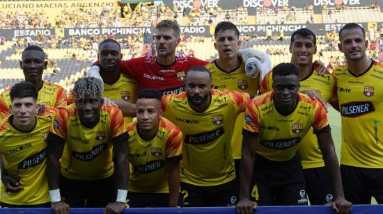 Los jugadores de Barcelona SC posan antes del partido ante Mushuc Runa por la Fecha 15 de la LigaPro, el domingo 1 de diciembre, en el estadio Banco Pichincha.