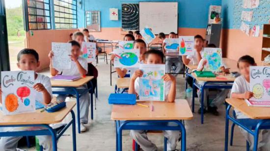 Imagen de archivo de estudiantes en una escuela del régimen Costa de Ecuador.