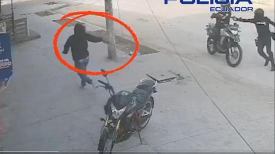 Momento en el que un supuesto delincuente fue abatido por la Policía, en Flor de Bastión.