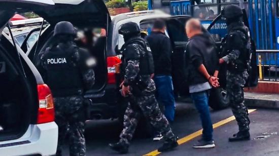Dos militares en servicio pasivo y uno en servicio activo fueron detenidos el 29 de febrero de 2024, en Quito.