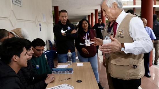 El jefe de la misión de observación electoral de la (OEA) en Ecuador, Heraldo Muñoz, durante el cierre electoral este domingo. Quito, 13 de abril de 2024