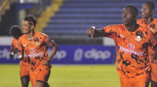 David Caicedo, de Libertad FC, celebra un gol ante Universidad Católica por la Fecha 10 de la LigaPro, el lunes 28 de abril de 2025.