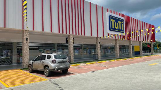 Local de Tuti, en la Vía a la Costa, Guayaquil.