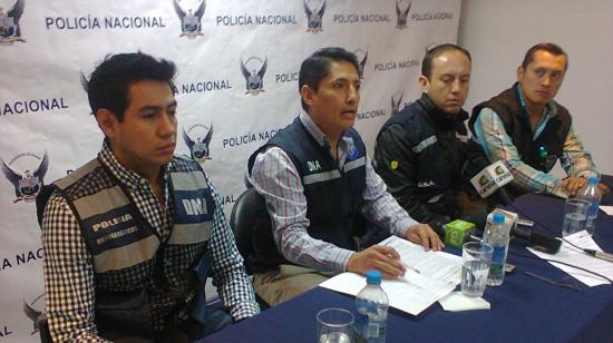 El nuevo director del SNAI, Mauricio Mayorga (segundo desde la izquierda) en una rueda de prensa, en