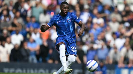 El ecuatoriano Moisés Caicedo, durante un partido con el Chelsea, el 26 de abril de 2025.