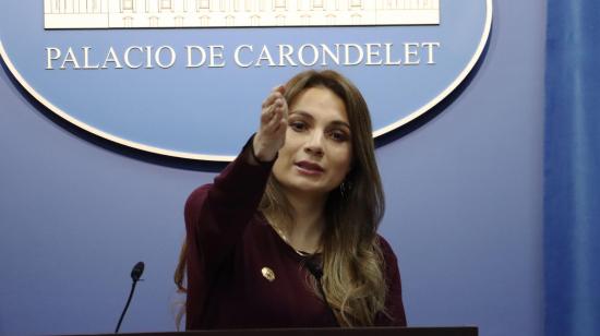 Carolina Jaramillo, portavoz del Gobierno, en una conferencia de prensa en el Palacio de Carondelet, el 9 de junio de 2025.