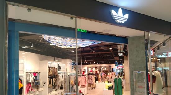 Tienda de Adidas, en el Quicentro Shopping, en Quito.