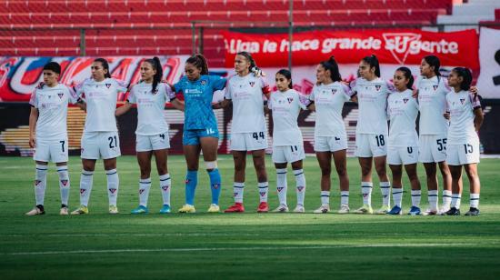 Jugadoras de Liga de Quito, previo a un partido en el estadio Rodrigo Paz Delgado, el 24 de agosto de 2026.