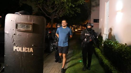 Jackson Zambrano, presunto financista de Los Lobos y emisario de la Nueva Junta del Narcotráfico (NJN) en Ecuador, tras su aprehensión el 8 de octubre de 2026 en Plaza Lagos (Samborondón).