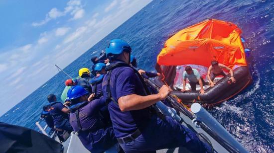 Rescate de tripulantes del barco pesquero Doménica L.