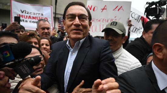 Martín Vizcarra, expresidente de Perú, llega a una audiencia judicial en Lima, el 26 de junio de 2025.