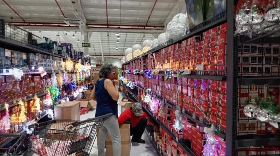 Imagen referencial de compras en un local comercial en Guayaquil, octubre de 2026.