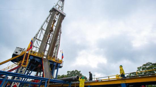 Una torre de perforación en el campo Pucuna, del Bloque 44, operado por Petroecuador. Foto de junio de 2025, referencial.