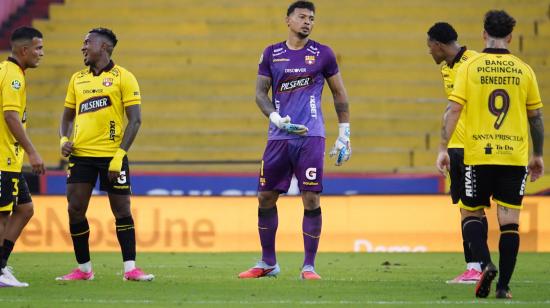 Los jugadores de Barcelona SC ante Universidad Católica, el viernes 18 de octubre, por la LigaPro.