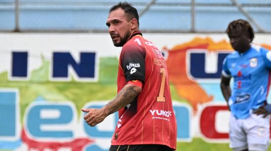 Lucas Mancinelli, de Deportivo Cuenca, festeja un gol ante el Manta en el estadio Jocay, el sábado 24 de octubre de 2026.