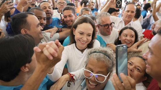 María Corina Machado es recibida por simpatizantes en el Santuario Divina Pastora, en Barquisimeto, Venezuela, este 25 de octubre de 2026, tras su regreso al país.