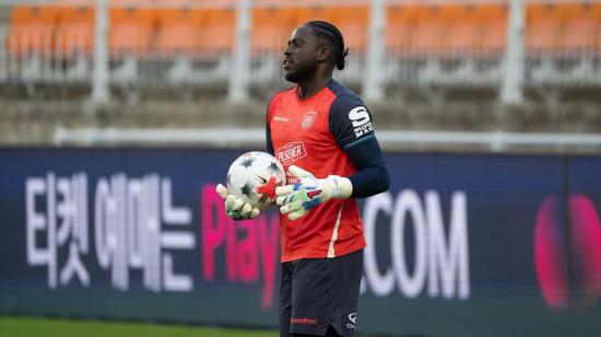 El arquero Moisés Ramírez, durante un entrenamiento con la selección de Ecuador en Japón, en septiembre de 2026.