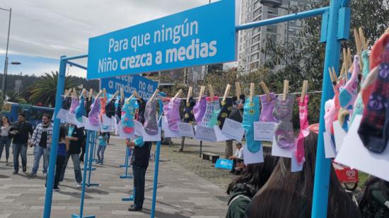 La campaña 'Crecer a medias no es crecer' se expuso en el bulevar de la avenida Naciones Unidas en Quito