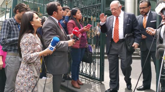 El exembajador de Ecuador en Reino Unido, Juan Falconí Puig, estuvo presente en la lectura del informe borrador de la Contraloría.