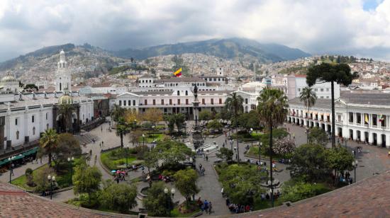 Vista panorámica del Palacio de Carondelet y la Plaza de la Independencia.