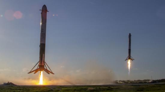 Falcon 9 llevando los primeros 60 satélites Starlink