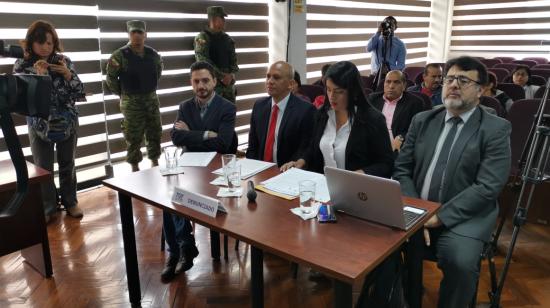 Juan Javier Dávalos, Walter Gómez, Victoria Desintonio durante la audiencia en el TCE