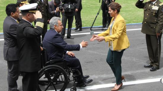 El presidente Lenin Moreno y la ministra del Interior, María Paula Romo, durante la ceremonia de conmemoración de los 81 años de profesionalización de la Policía Nacional, en marzo del 2019.