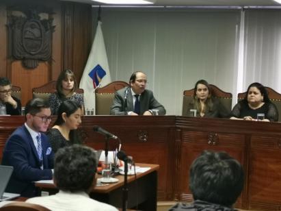 El juez constitucional Agustín Grijalva presidió la audiencia pública sobre el pedido de consulta popular para cuatro parroquias de Imbabura y Carchi.