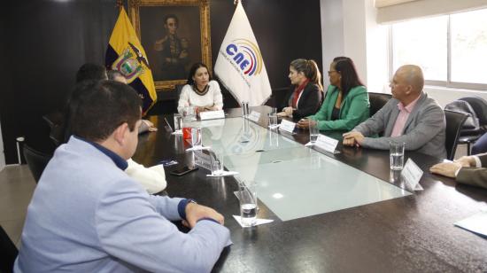 La presidenta del CNE, Diana Atamaint, se reunió con los miembros electos del CPCCS el 5 de junio del 2019.