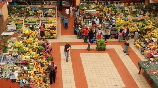 Vista general de uno de los mercados de Ambato.