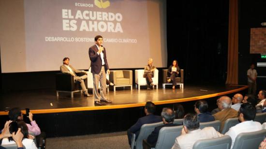 El vicepresidente Otto Sonnenholzner durante la presentación del Acuerdo Nacional por el Cambio Climático, en Guayaquil, el 7 de junio del 2019.