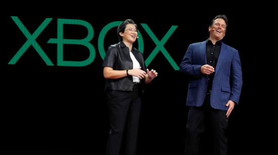 Lisa Su, presidente y CEO de AMD, junto a Phil Spencer, vicepresidente ejecutivo de la división de videojuegos de Microsoft, durante la E3 2019 en Las Vegas.