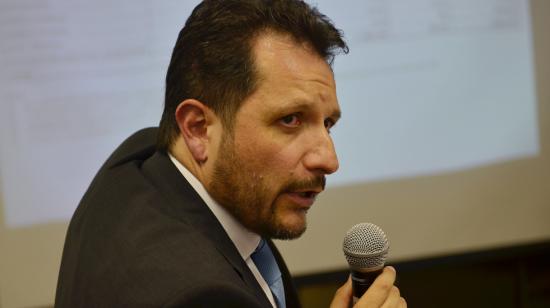 El viceministro de Finanzas, Fabián Carrillo, durante una conferencia de prensa, en junio de 2019.