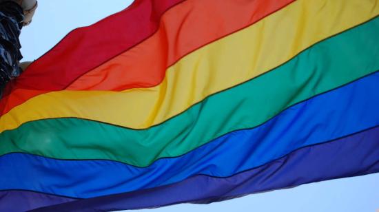 La bandera multicolor es el símbolo de la comunidad LGBTI.