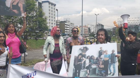 Miembros del colectivo Coccinelli protestan en la Fiscalía General del Estado