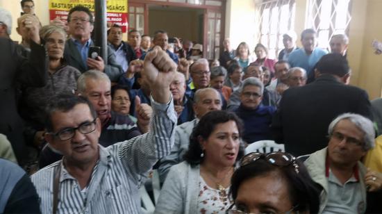 Los maestros jubilados anuncian una huelga de hambre para reclamar al ministerio de Finanzas el pago en efectivo de sus pensiones.