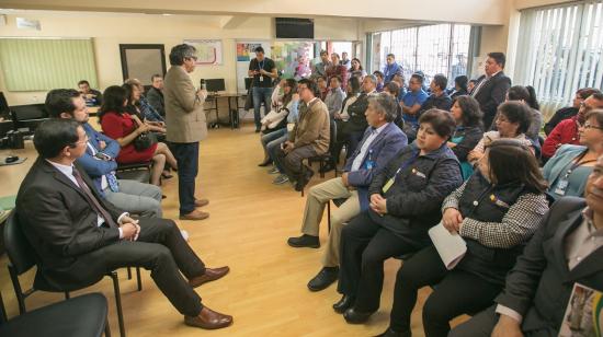 Foto referencial. Reunión de trabajadores administrativos de la Coordinación de Educación zonal 1, del Distrito Ibarra. 