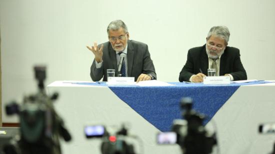 El vicepresidente del CNE, Enrique Pita, y el consejero Luis Verdesoto.