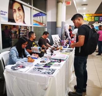 En la Feria Sekai, el público encuentra dibujos de jóvenes artistas y esculturas de súper héroes desde USD 20 en adelante. 