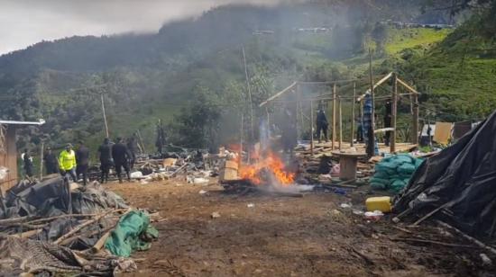 La Policía destruyó los campamentos que utilizaban los mineros ilegales en la zona de Buenos Aires, en la provincia de Imbabura.