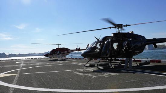 Los helicópteros, con dos pilotos de tripulación, pueden dar servicio hasta a cinco personas.