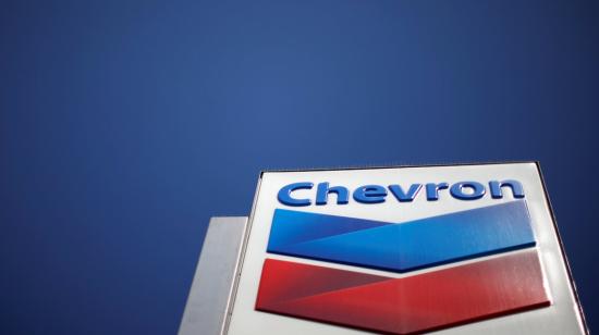 Fachada del edificio de la petrolera estadounidense Chevron, compañía que según un alto funcionario del Gobierno de Estados Unidos retomaría negociaciones con PDVSA, tras el retiro de sanciones económicas.