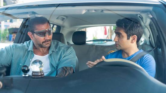 Dave Bautista (izquierda) y Kumail Nanjiani son los protagonistas de Stuber.